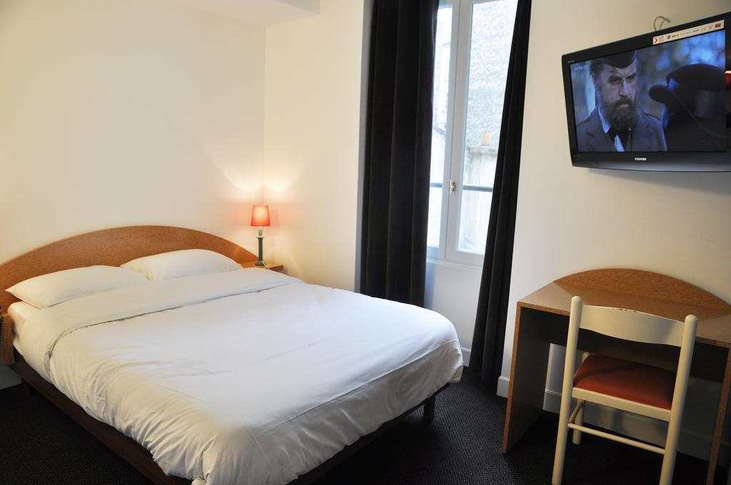 Hotel De La Tour Париж Стая снимка