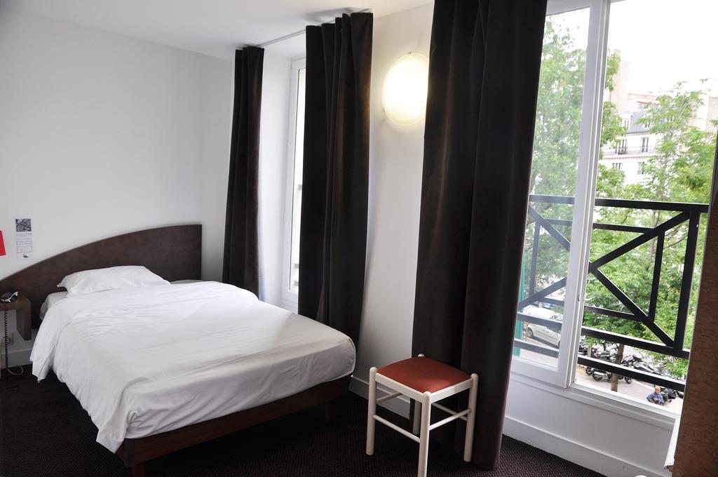 Hotel De La Tour Париж Стая снимка
